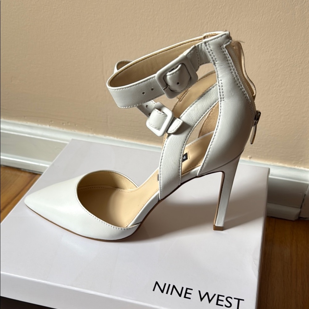 Nine West White Heels with two buckles ankle straps